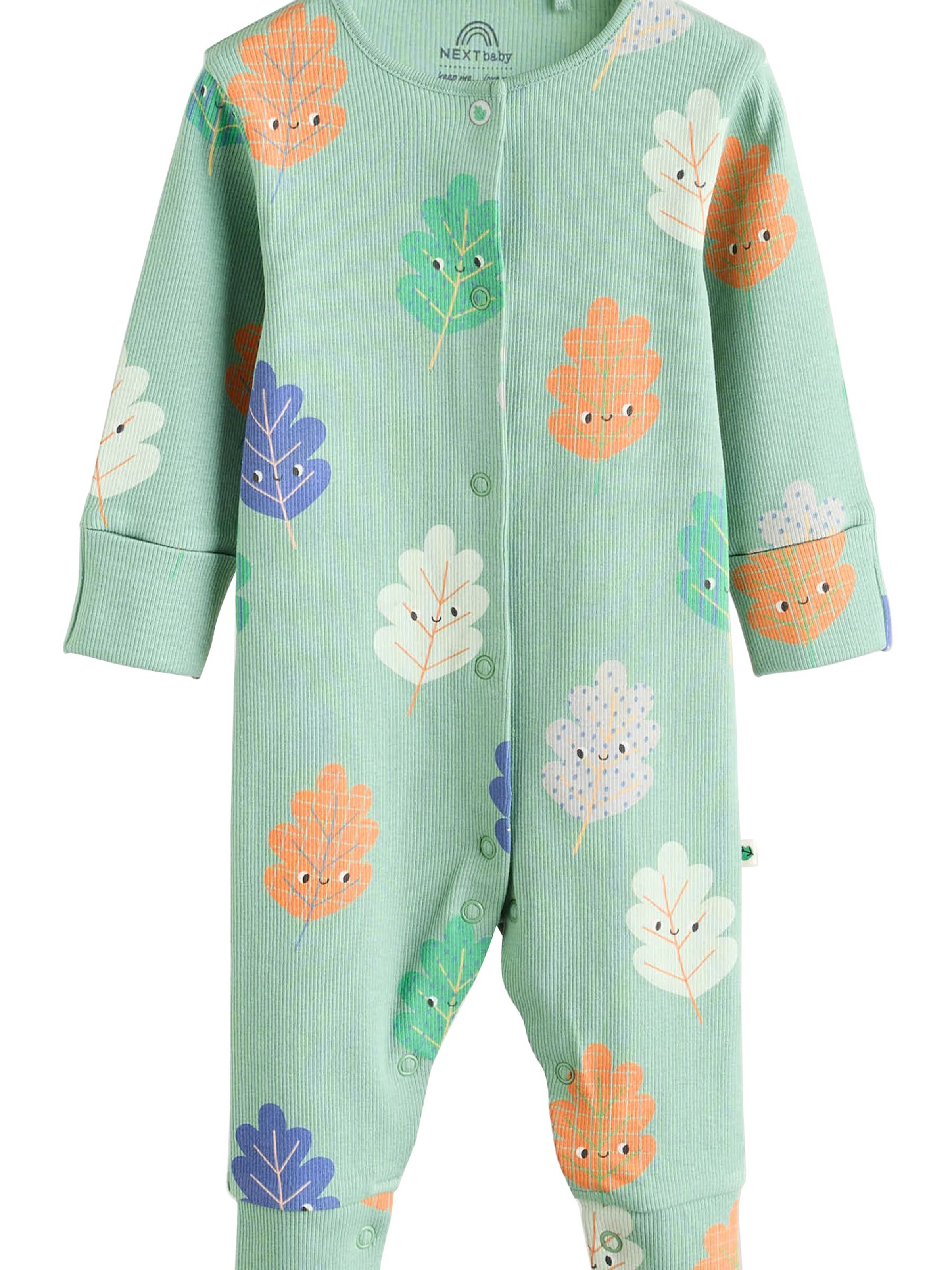 Pijamale de la Next pe verde