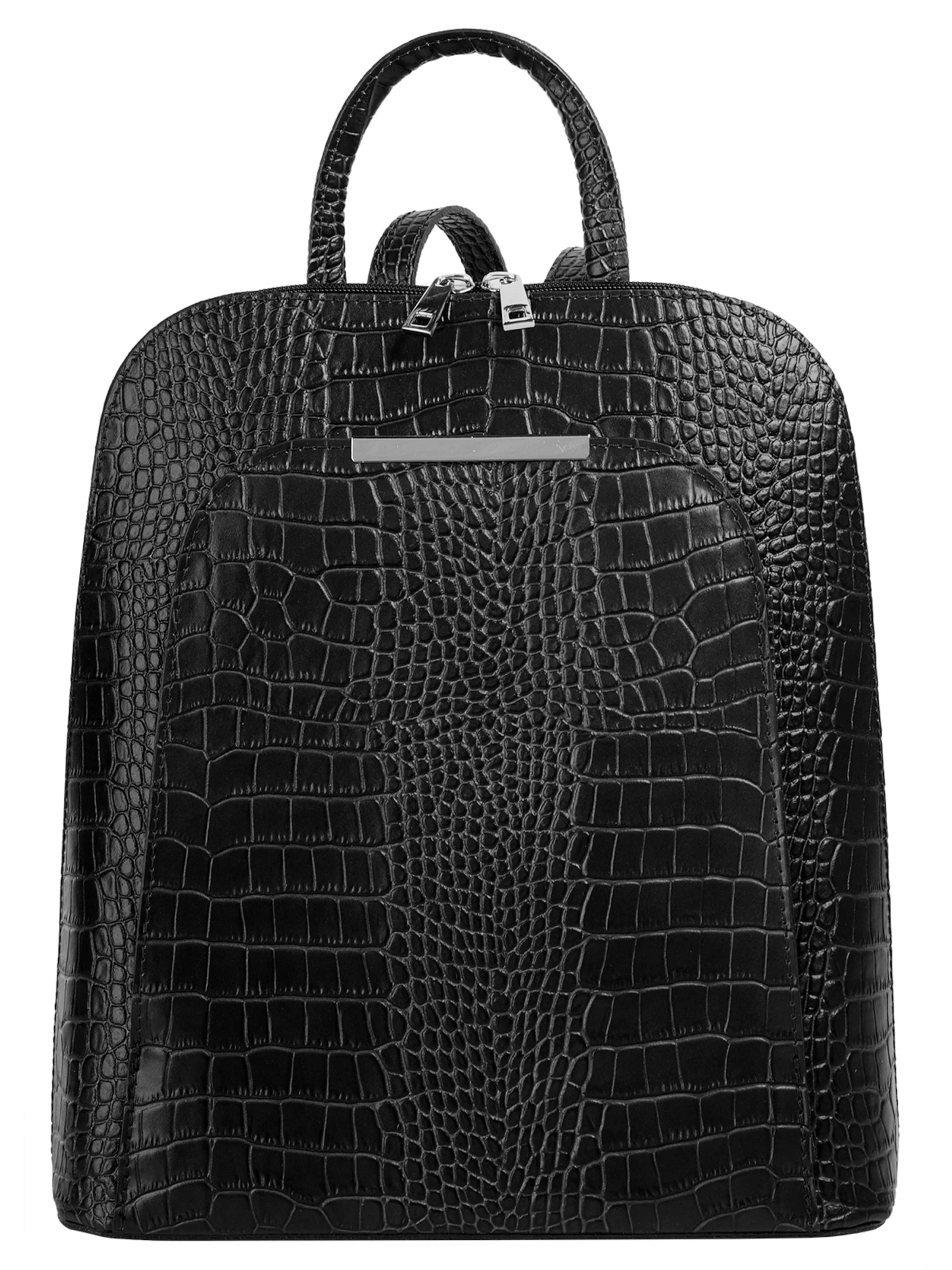 Cluty Backpack in Black: front