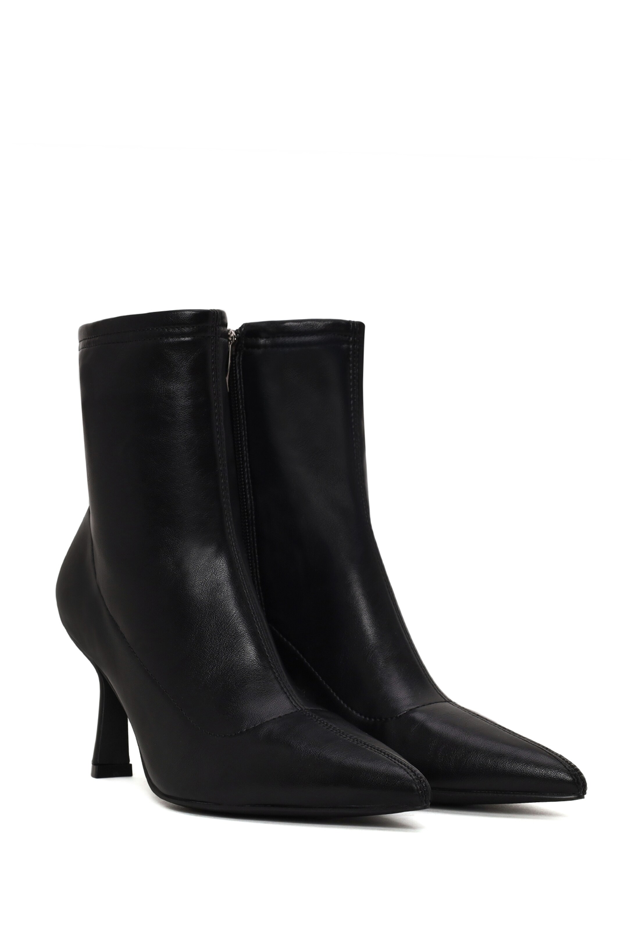 Botine de la Derimod pe negru