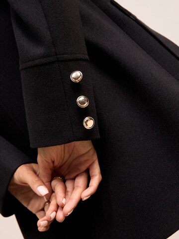 Friends Like These Prechodný kabát - Čierna