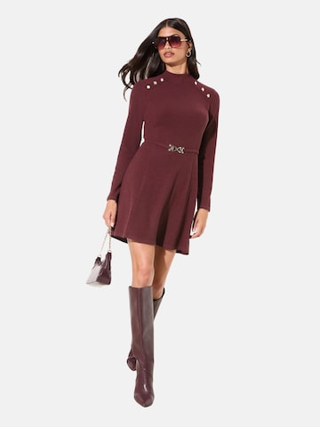 Friends Like These Kleid in Rot: Vorderseite