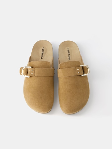 Bershka Clogs in Beige