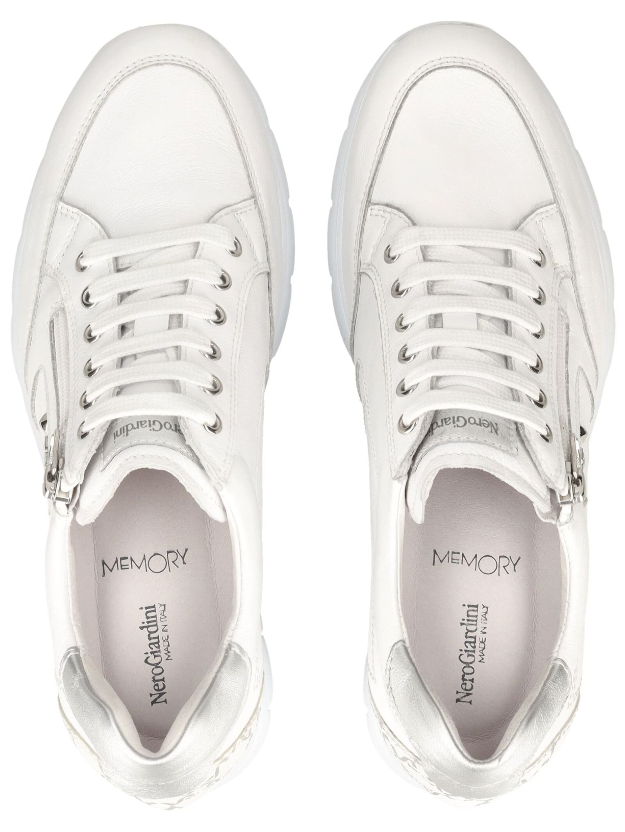 Baskets basses Nero Giardini en blanc