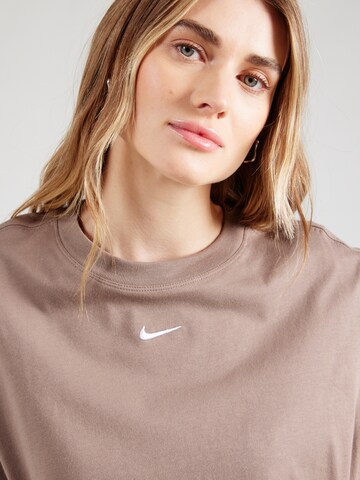 Maglietta 'ESSENTIALS' di Nike Sportswear in marrone