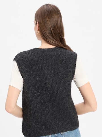 AMERICAN VINTAGE Knitted vest ' East ' in Grey
