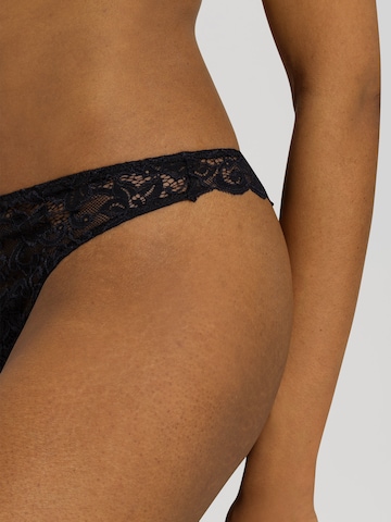 Hanro String 'French Lace' in Zwart