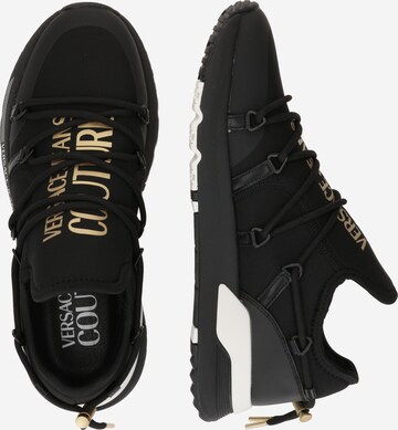 Versace Jeans Couture Belebújós cipők 'DYNAMIC' - fekete