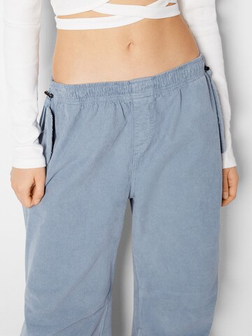 Loosefit Pantaloni de la Bershka pe albastru