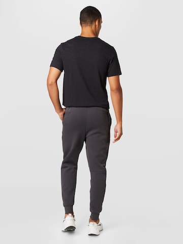 Nike Sportswear Tapered Sporthose in Grau