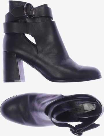 Dorothee Schumacher Dress Boots in 38,5 in Black: front