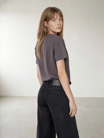 T-shirt 'The Alexi Logo T-shirt - Dark Grey' ARMIE en gris