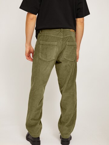 mazine Loosefit Cordhose ' Conlin Pants ' in Grün