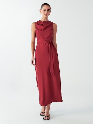 Abito di Willa in rosso: frontale