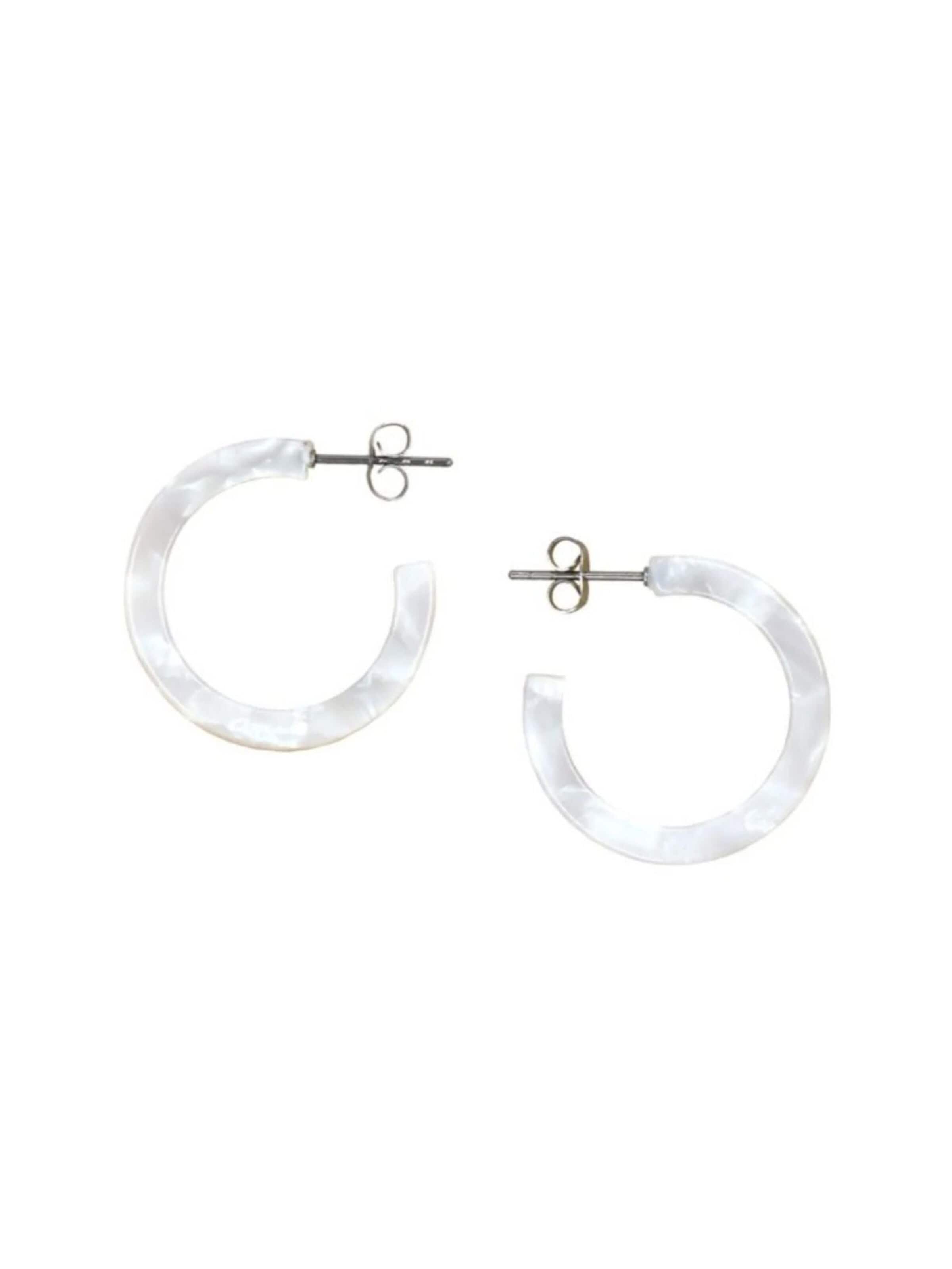 Orecchini 'Acetat Anni' in 2.5 cm x 2.5 cm Fräulein Wunder di colore bianco, Visualizzazione prodotti