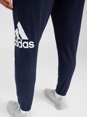 ADIDAS SPORTSWEARTapered Sportske hlače 'ESS' - plava boja
