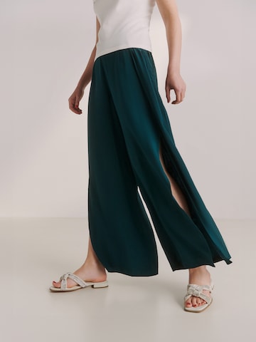 Guido Maria Kretschmer Women Loosefit Housut 'Darlin' värissä vihreä: etupuoli