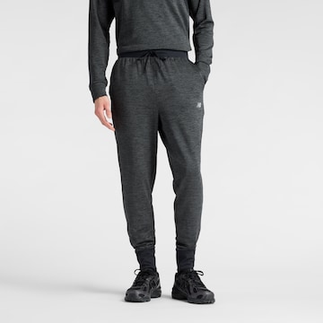 Effilé Pantalon de sport 'Athletics Heat Grid' new balance en noir : devant