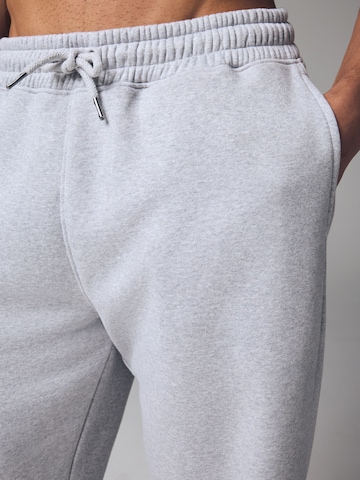 Tapered Pantaloni di Next in grigio
