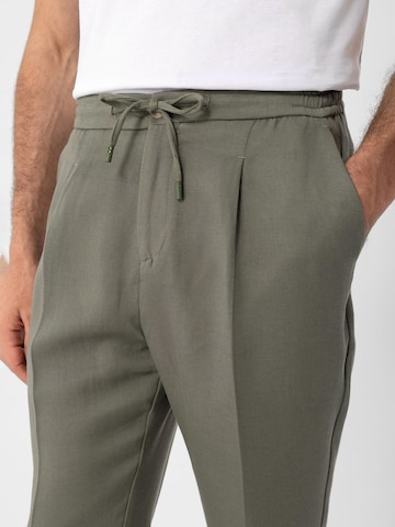 Regular Pantalon à plis Antioch en vert