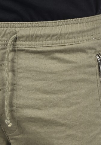 !Solid Regular Shorts in Grün