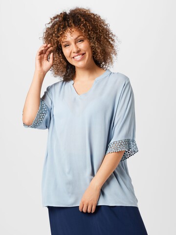 ONLY Carmakoma - Blusa en azul: frente