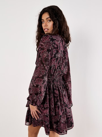 Robe Apricot en rouge