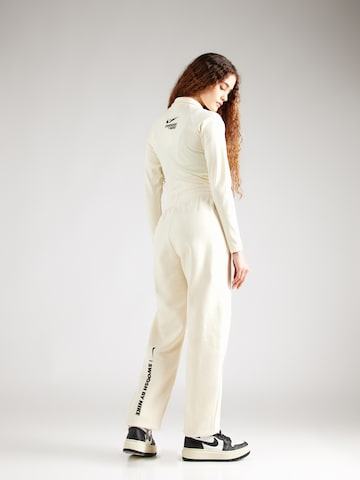 Nike Sportswear Tapered Παντελόνι 'Swoosh' σε λευκό