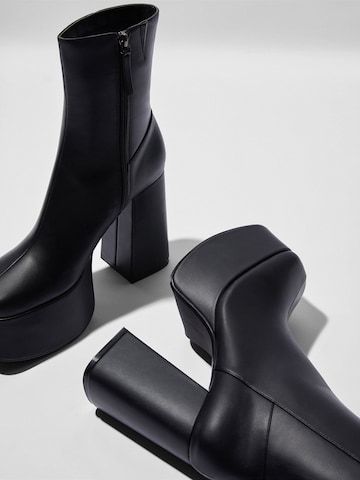 Bershka Stiefelette in Schwarz