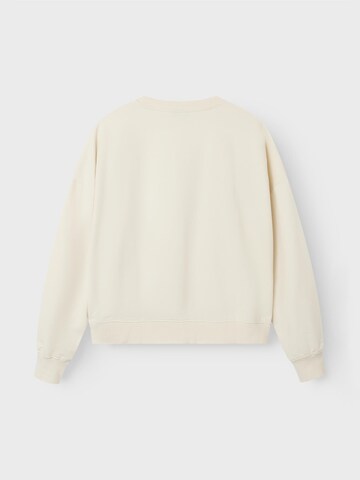 NAME IT Sweatshirt 'Kiss' i beige