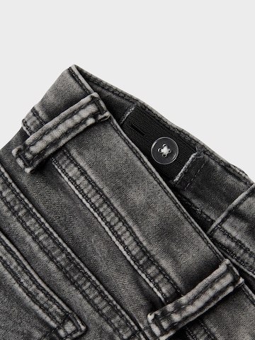 Coupe slim Jean 'Theo' NAME IT en gris