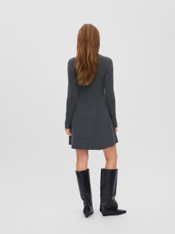 Robes en maille VERO MODA en gris