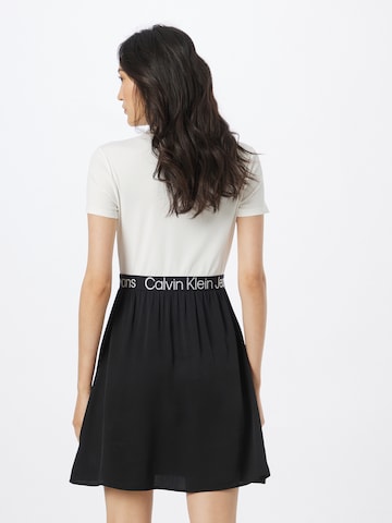 Calvin Klein Jeans - Vestido en blanco