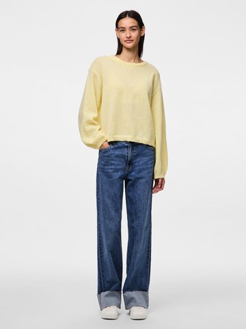 Pull-over 'IDA' PIECES en jaune