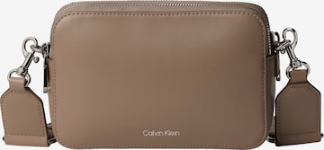 Calvin Klein Schultertasche in Grau: Vorderseite