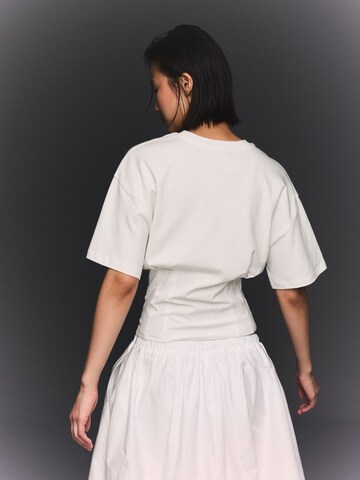 Bershka Póló 'Efecto Corse' - fehér