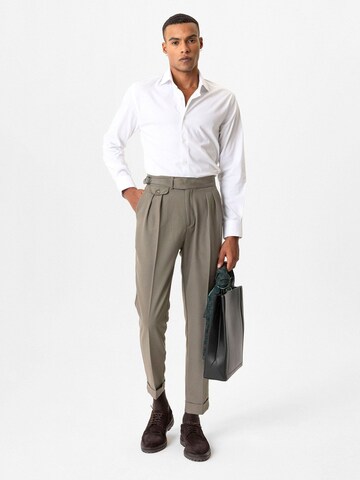Tapered Pantaloni con piega frontale 'Sebastiano' di Antioch in verde