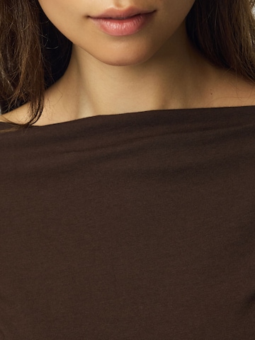 T-shirt 'PCSirene' PIECES en marron