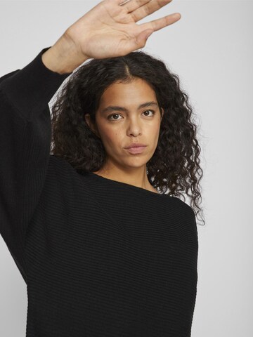 VILA Sweater in Black