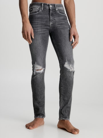 Calvin Klein Jeans ضيق جينز بلون أسود: الأمام
