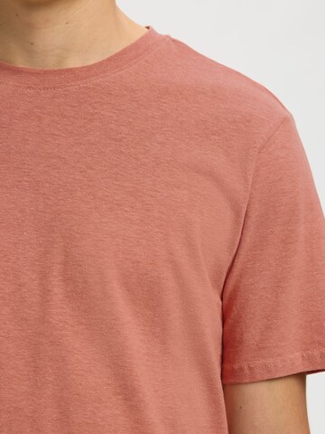 T-Shirt 'SLHAdam' SELECTED en rouge
