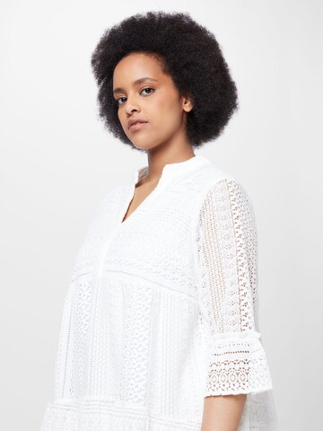 Vero Moda Curve - Túnica 'HONEY' em branco