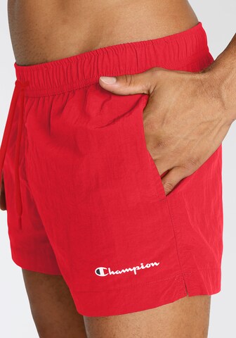 Champion Authentic Athletic Apparel - Bermudas en rojo: frente
