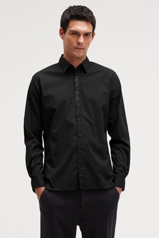 CAMP DAVID Slim fit Button Up Shirt in Black: front