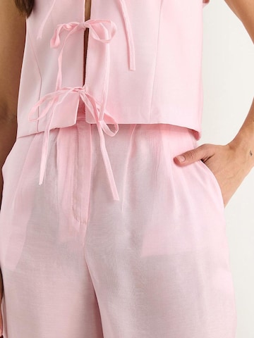 Completo pantalone di Bianco Lucci in rosa