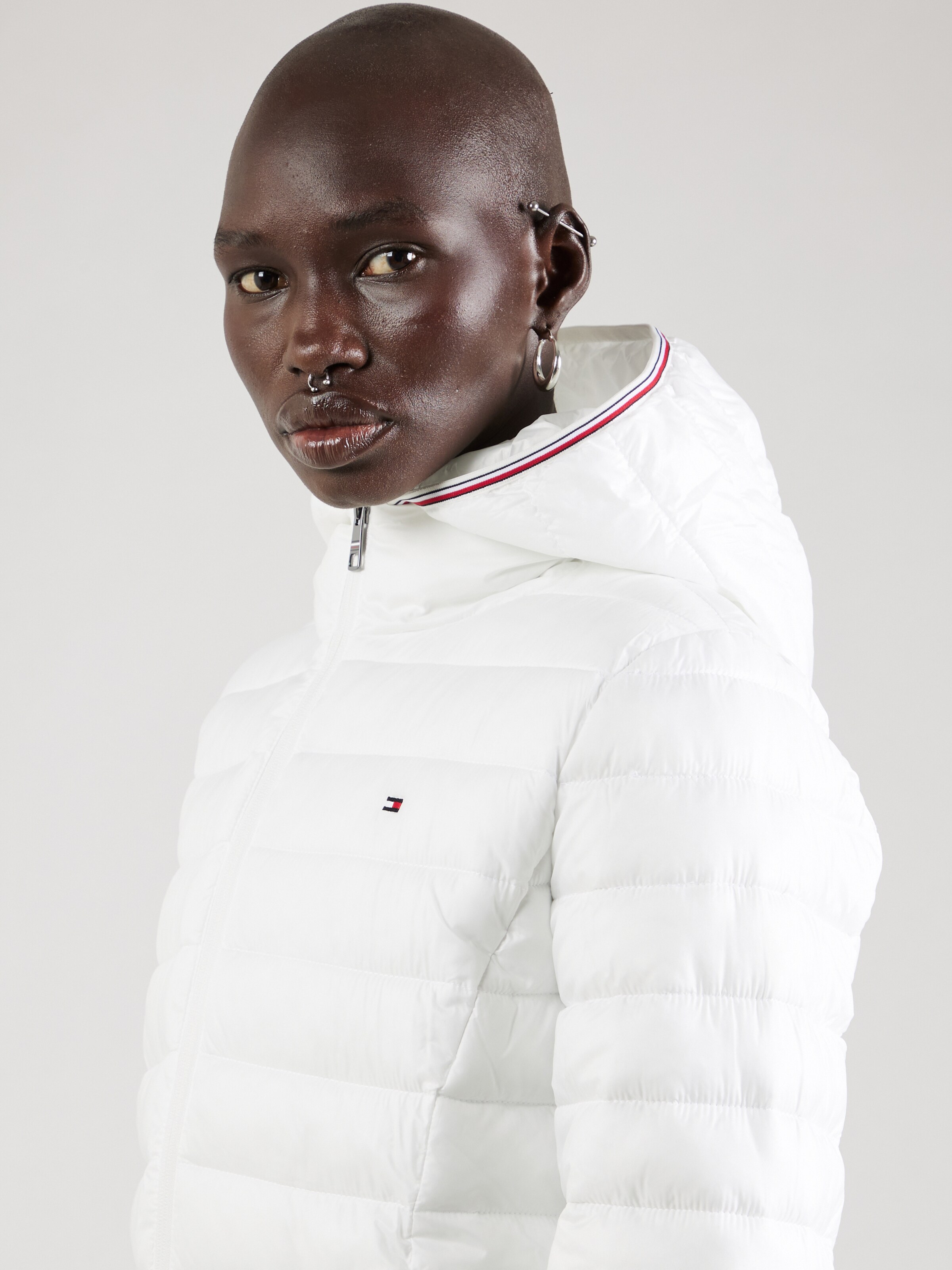 TOMMY HILFIGER Tussenjas in Offwhite ABOUT YOU