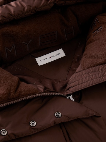 TOMMY HILFIGER Wintermantel in Bruin