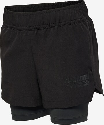 Hummel Slimfit Shorts in Schwarz