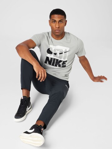 NIKE - Camisa funcionais 'WILD CARD' em cinzento