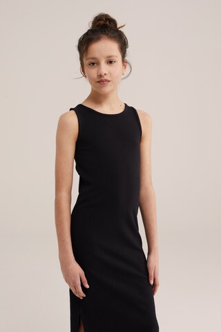 Rochie de la WE Fashion pe negru: față