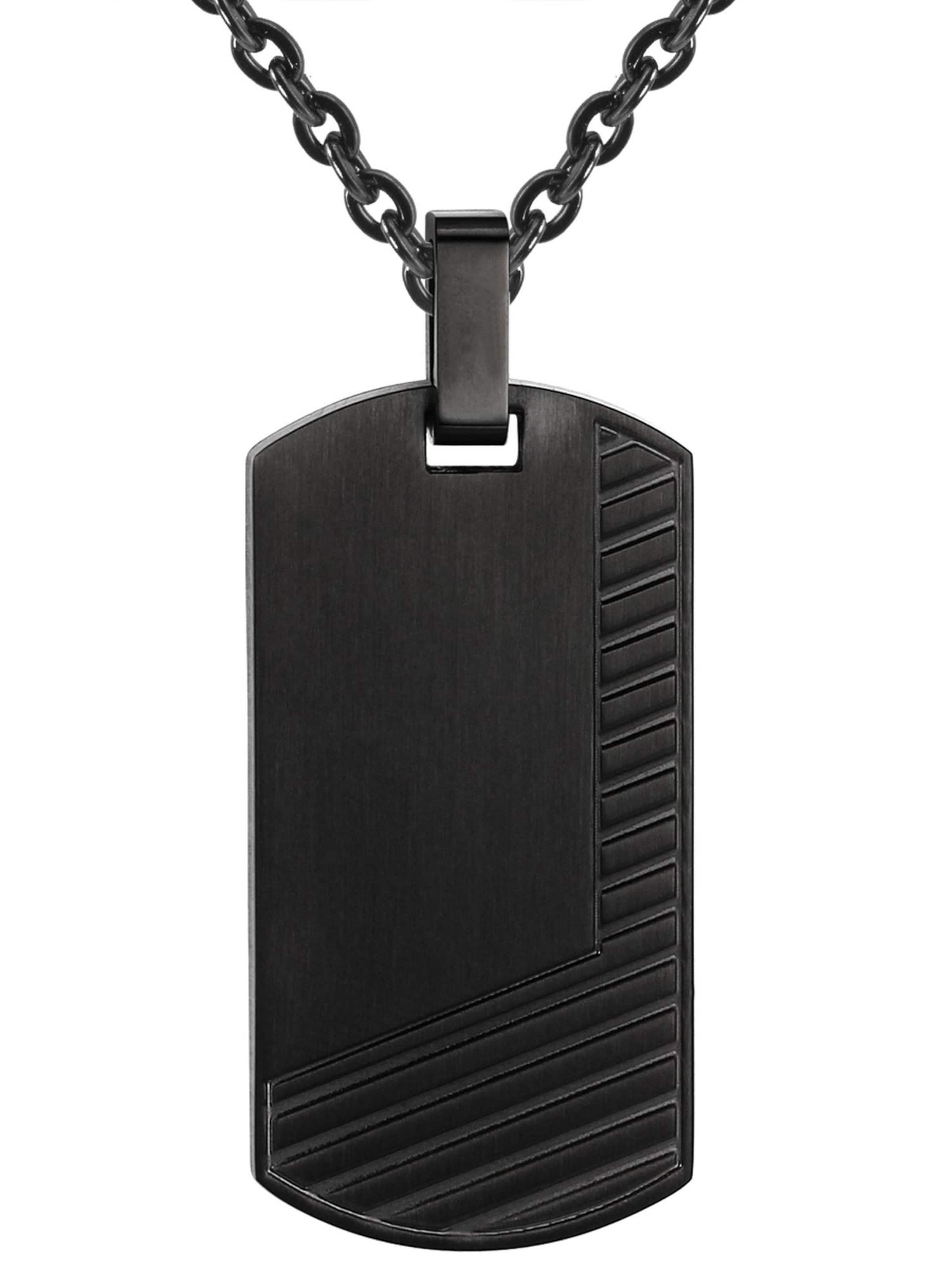 True Rebels - Cadena en negro